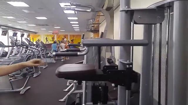 Как тренироваться на тренажёре - подтягивания. Тренер - Гузель Янгирова смотреть онлайн