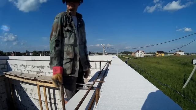 ОПАЛУБКА И АРМАТУРА ПОД АРМОПОЯС ПЕРВОГО ЭТАЖА - Гараж из газобетона YTONG своими руками смотреть онлайн