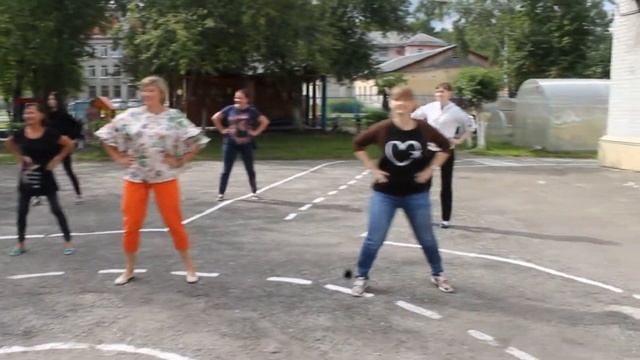 Спортивно-танцевальный флешмоб "Мы за здоровый образ жизни!", МБДОУ "Детский сад № 40", г.Северск смотреть онлайн
