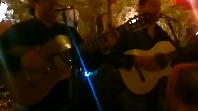 LOS AMIGOS PACO Y NENE A LA BERGERIE : VOLARE ET BAILA ME DES GIPSY смотреть онлайн