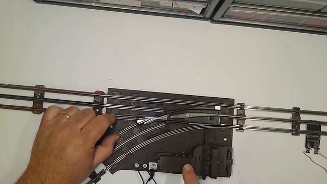 Fixing The Most Common Problem With Lionel O27 Remote Turnouts - Insulating Track Pins! смотреть онлайн
