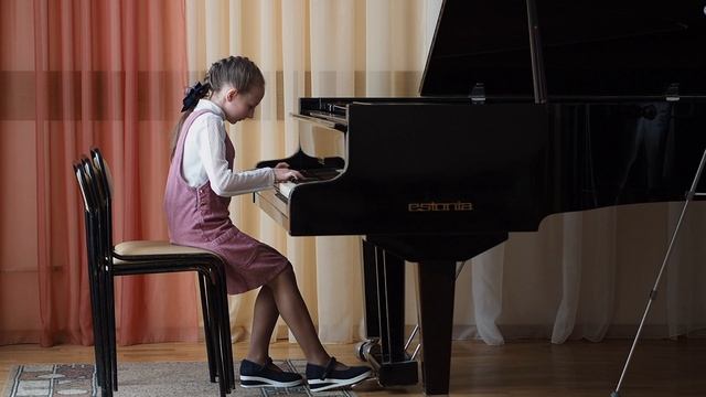 А.Диабелли Рондо Фа мажор
Н.Парфенов "Лесная фиалка" смотреть онлайн