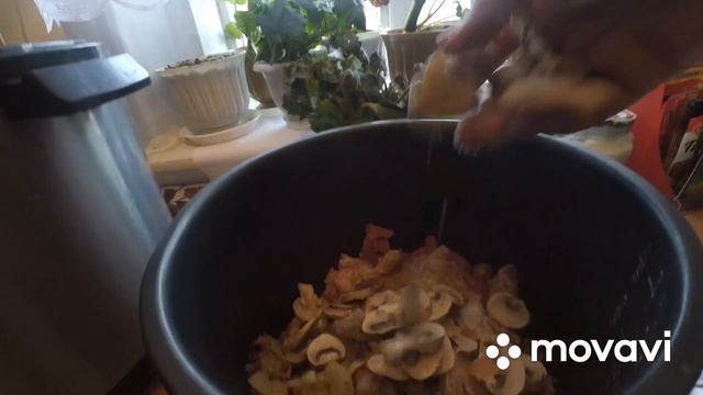 ПШЕНИЧНА КАША  З М'ЯСОМ І ГРИБАМИ  в мультиварці .