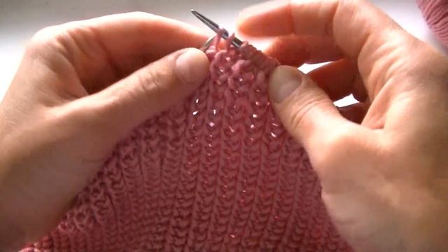 ВЯЖЕМ ПОЛУПАТЕНТНУЮ РЕЗИНКУ ПО КРУГУ. УЗОР ДЛЯ ШАПОЧЕК, КАРДИГАНОВ, ДЖЕМПЕРОВ, СВИТЕРОВ..... смотреть онлайн