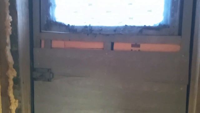 Дверь непростая, а утепленная. Печь не простая, а конвекторная смотреть онлайн