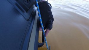 Якорная система для лодки ПВХ в действии на воде