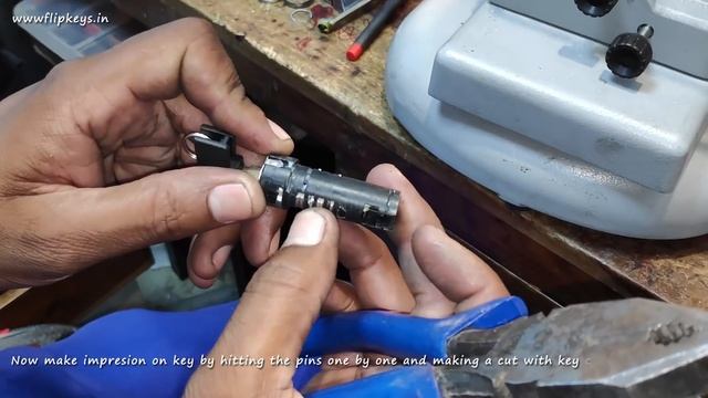 Toyota Innova Crysta Key Cutting In Lost Case смотреть онлайн