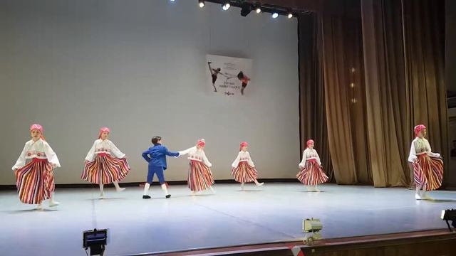 эстонский танец Эмили смотреть онлайн