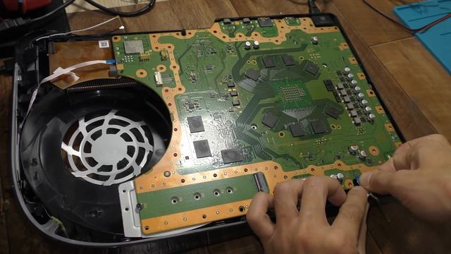 Ремонт PS5 за 10к. Включается и через 7 секунд выключается с тремя писками. смотреть онлайн