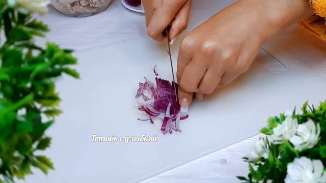 "Зимний салат" ? Прекрасный сытный салат с грибами и курицей к новогоднему столу ???/chicken salad смотреть онлайн