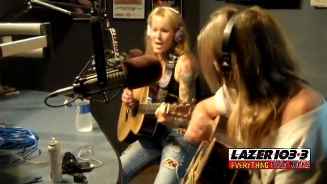 Lita Ford performs "Close My Eyes Forever" LIVE from the LAZER Studios смотреть онлайн