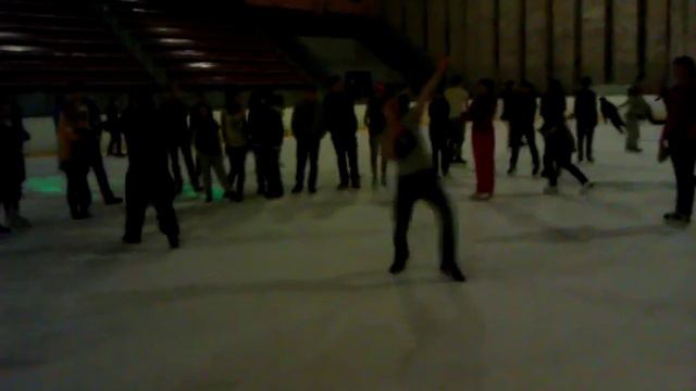 мужчины танцуют.3gp смотреть онлайн