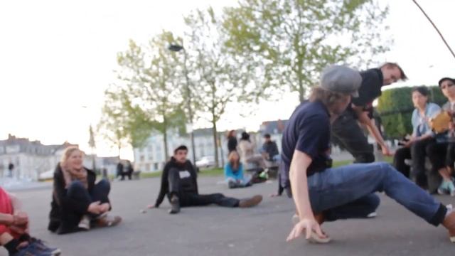 CM Aroeira & Guillaume - Capoeira Ginga Nagô Nantes - Roda de Rua смотреть онлайн