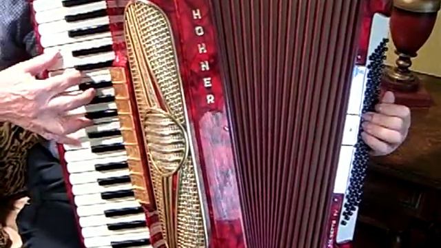 HOHNER MUSETTE IV ACCORDION LMMM 23 1/2 LBS смотреть онлайн