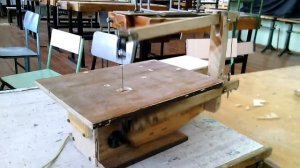 самодельный настольный лобзик.