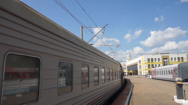 "Сибиряк!" ЭП2К-323 с поездом № 375Я Воркута - Москва отправляется со станции Ярославль-Главный. смотреть онлайн