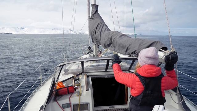Reindeer poop and Arctic swimming - Alluring Arctic sailing [ep16] смотреть онлайн