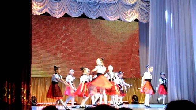Танец польских девочек смотреть онлайн
