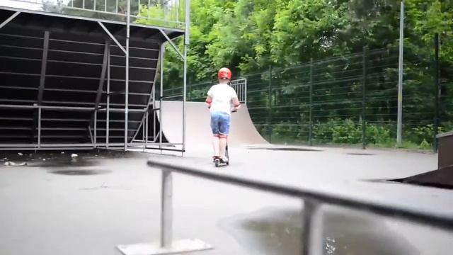 Как я первый раз попробовал кататься на самокате смотреть онлайн