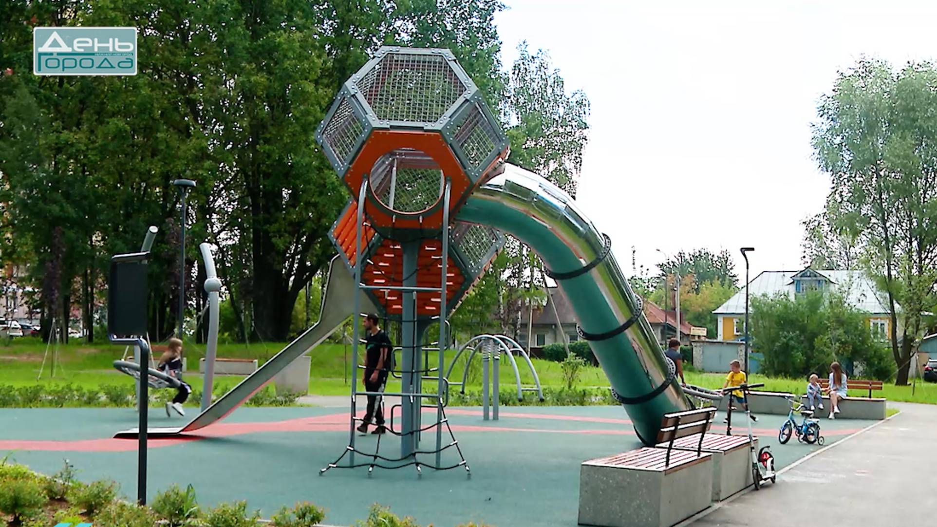 Благоустройство сквера на улице Космической смотреть онлайн