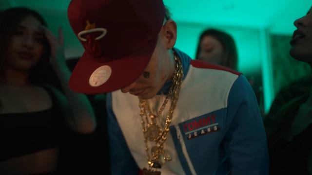 Marcianeke feat. Sergio Acosta - Nalgona (Video Oficial) смотреть онлайн