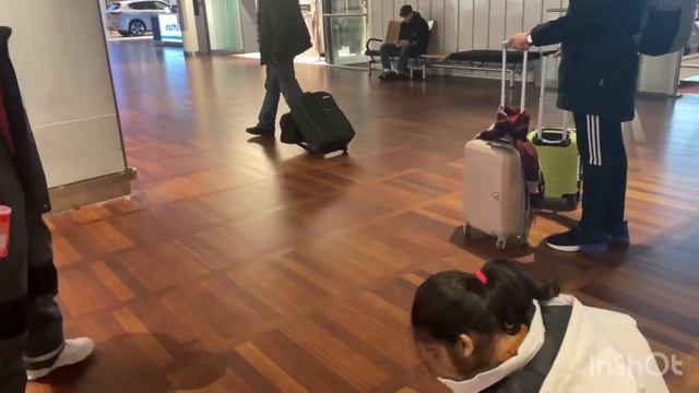 Inside Copenhagen Denmark ?? Airport. Kobnhavn lufthavn kastrup. Duty free area, food and gates смотреть онлайн