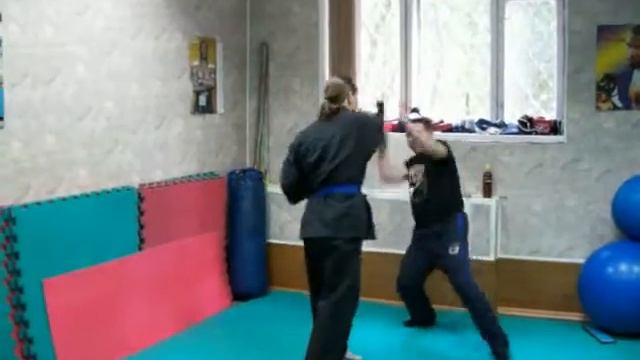 Самооборона. Защита против ножа зонтом 3 смотреть онлайн