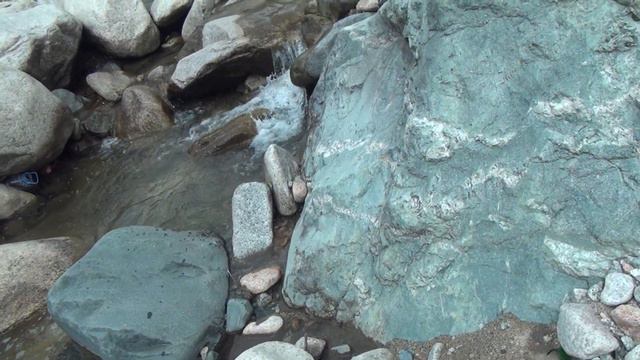 Вот в этом камне должно быть много золота смотреть онлайн