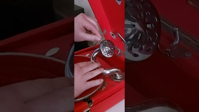 Как правильно и легко заменить иглу в головке патефона, не повредив мембрану. смотреть онлайн