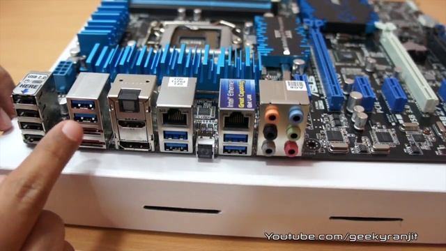 Asus P8Z77-V Deluxe motherboard Unboxing & overview смотреть онлайн