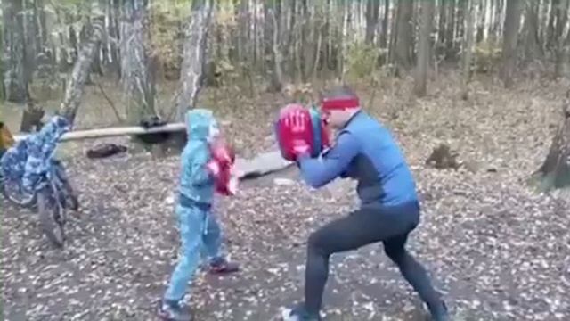 Тренировка в лесу. Калининград. Бокс ))) смотреть онлайн
