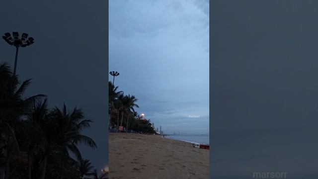 просто цвет заката - серый. длинные облака смотреть онлайн