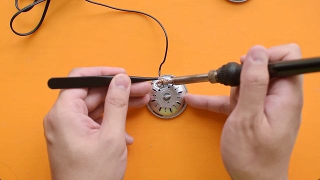 Making a Wireless Bluetooth Koss KSC-75 (or How To Make Any Headphones Wireless!) смотреть онлайн