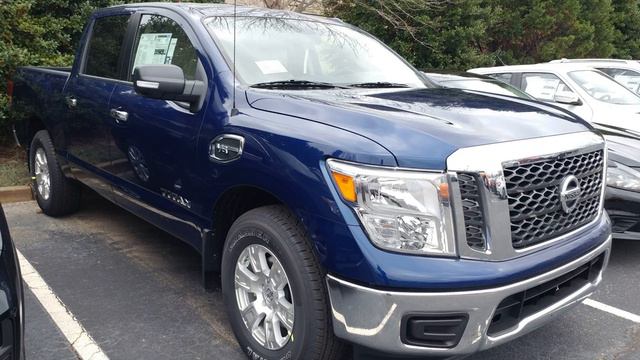 2017 Blue Pearl Nissan Titan 4D Crew Cab #3320 смотреть онлайн