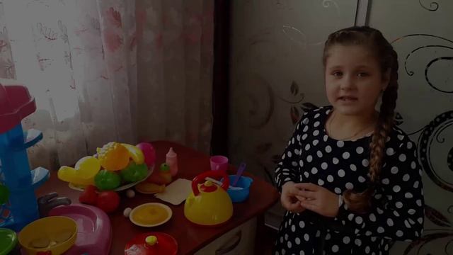 Новая кухня и посудка для девочек. Готовим еду, пищу: бульон, блинчики, чай! смотреть онлайн