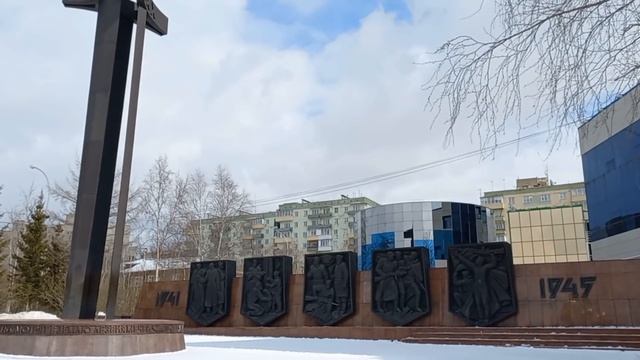 Бабушка и дедушка с красным флагом. Продолжение истории. смотреть онлайн