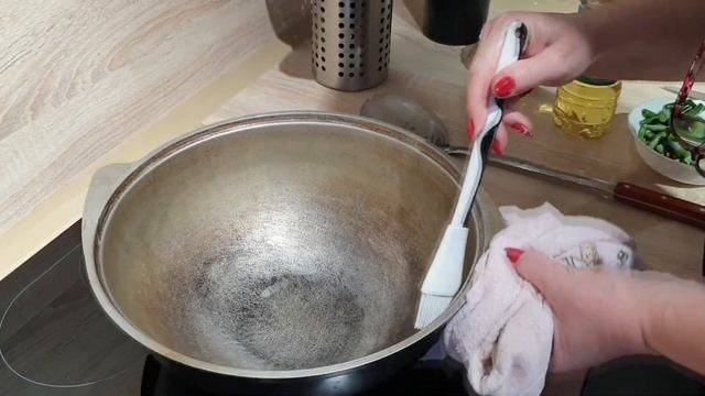 СЕНЯ В ДЕЛЕ, а у нас на сковороде всё пригорает. Как прокалить казан или сковороду? смотреть онлайн