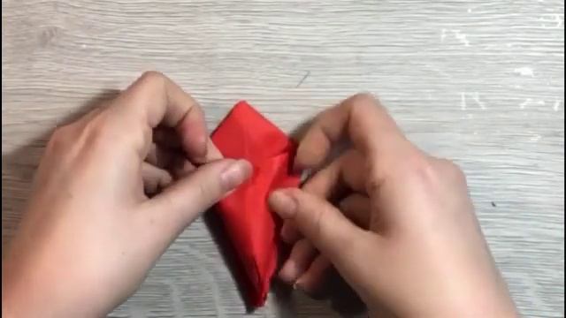 ПОДЕЛКИ ИЗ БУМАГИ СВОИМИ РУКАМИ. ЦВЕТЫ ИЗ БУМАГИ. ОРИГАМИ ТЮЛЬПАН.