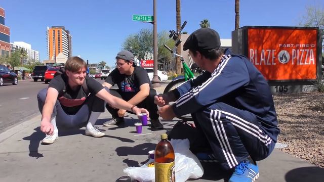 Russian Gopnik Anatoly Teaches Westerners How to Squat смотреть онлайн