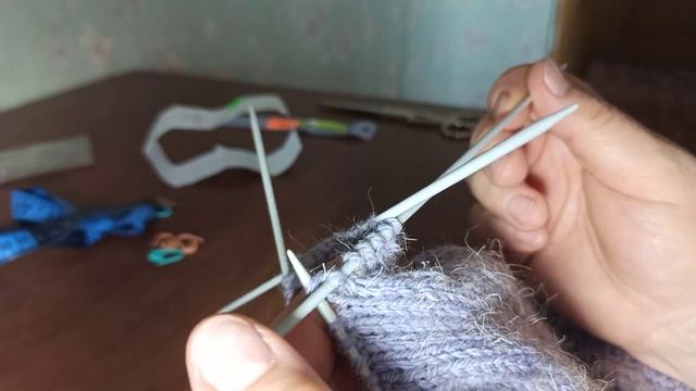 УРОК ДЛЯ НАЧИНАЮЩИХ часть 3, вяжем женские носки 38-39 размер (бабушки Варвары носки). смотреть онлайн