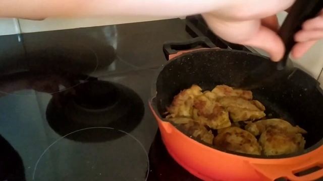 Бургер коул-слоу, такие ингридеенты всегда есть в холодильнике. Проще простого. смотреть онлайн