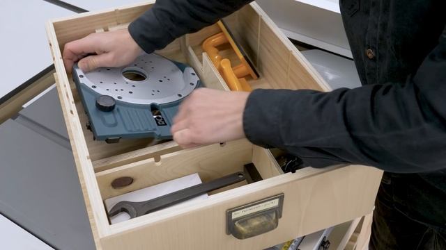 DIY Mobile Workbench with Table Saw & Router Table / Showcase - Ep 8 смотреть онлайн