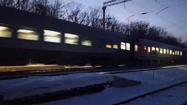 ЭП1м-644 с пассажирским поездом проезжает О.п. 1522 км. смотреть онлайн