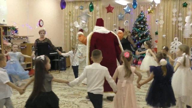 Новогодний утренник в старшей группе (декабрь 2022) смотреть онлайн