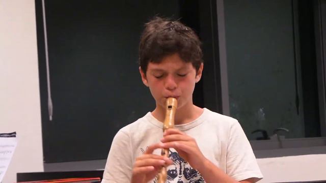Avner, 10, plays recorder 2 years смотреть онлайн