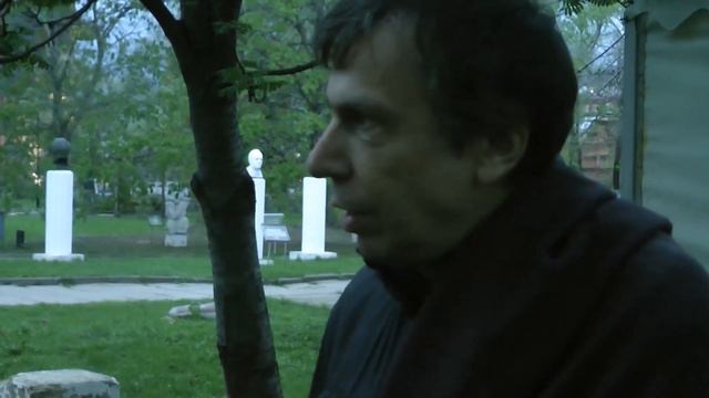 Объект "Луна" художника Леонида Тишкова смотреть онлайн