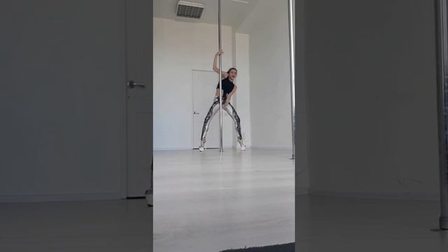 "Маятник"/Dance sketch "Pendulum" pole exotic (Music: Ost+Front - Dawaj-Dawaj) смотреть онлайн