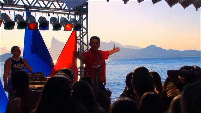 Ela Só Pensa Em Beijar (Se Ela Dança Eu Danço) - Leozinho, DJ Marlboro (Clipe Oficial) HD смотреть онлайн