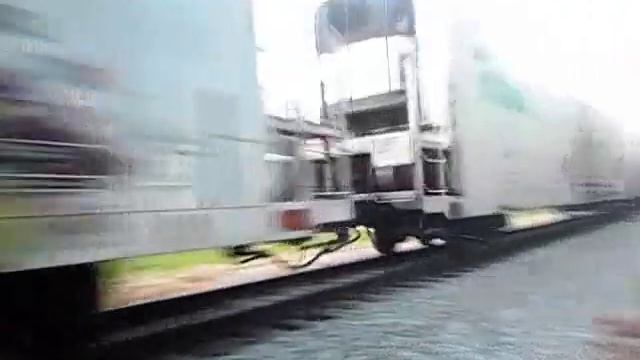 Annoying Orange Gets Crushed By Tropicana Train смотреть онлайн