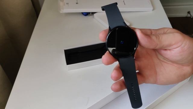 Samsung Galaxy Watch 5 - Распаковка и первое включение смотреть онлайн